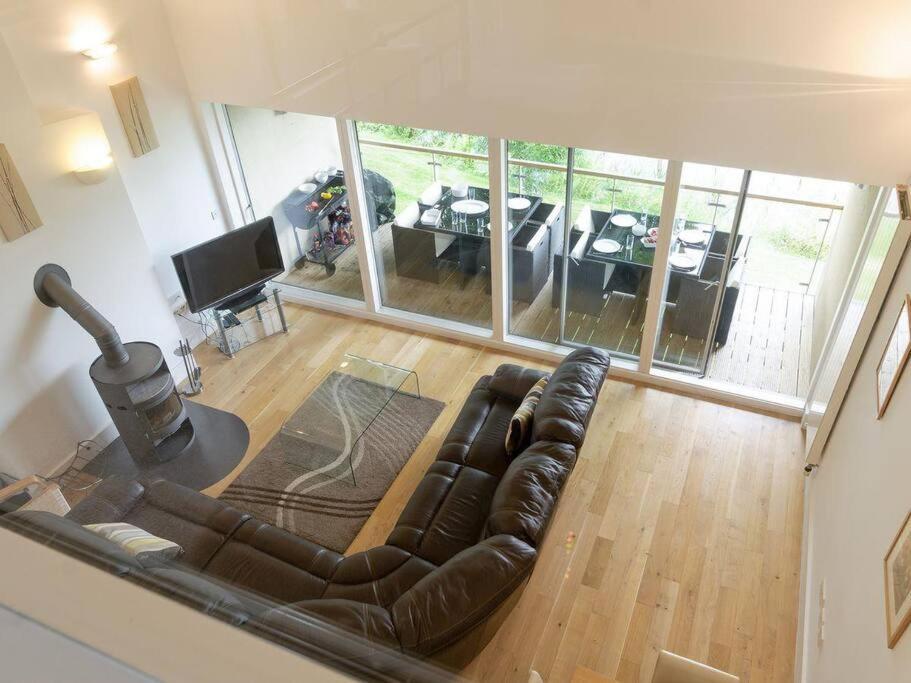 Cotswolds Lake Side Home With Luxury Spa Swallows Nest,Lower Mill Estate, Lakeside Home And Spa With A Harry Potter Cupboard Under The Stairs Somerford Keynes Exterior foto